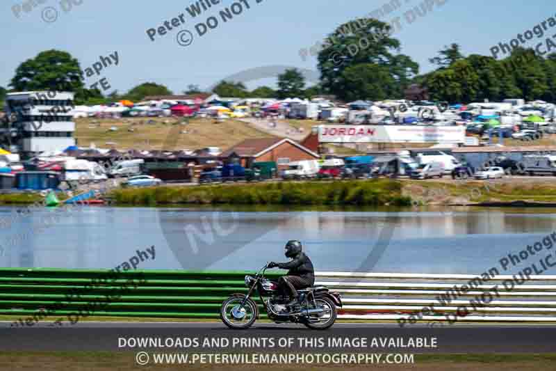 Vintage motorcycle club;eventdigitalimages;mallory park;mallory park trackday photographs;no limits trackdays;peter wileman photography;trackday digital images;trackday photos;vmcc festival 1000 bikes photographs